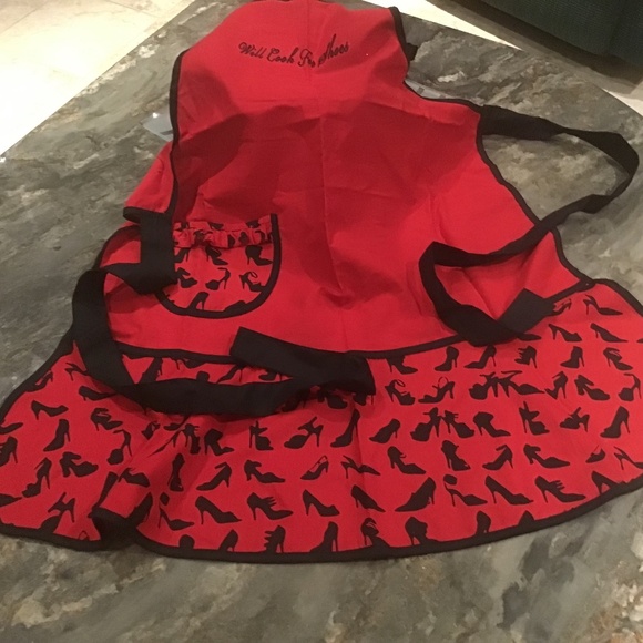Great novelty apron “Will Cook For Shoes” in beautiful Red & Black - Picture 1 of 6